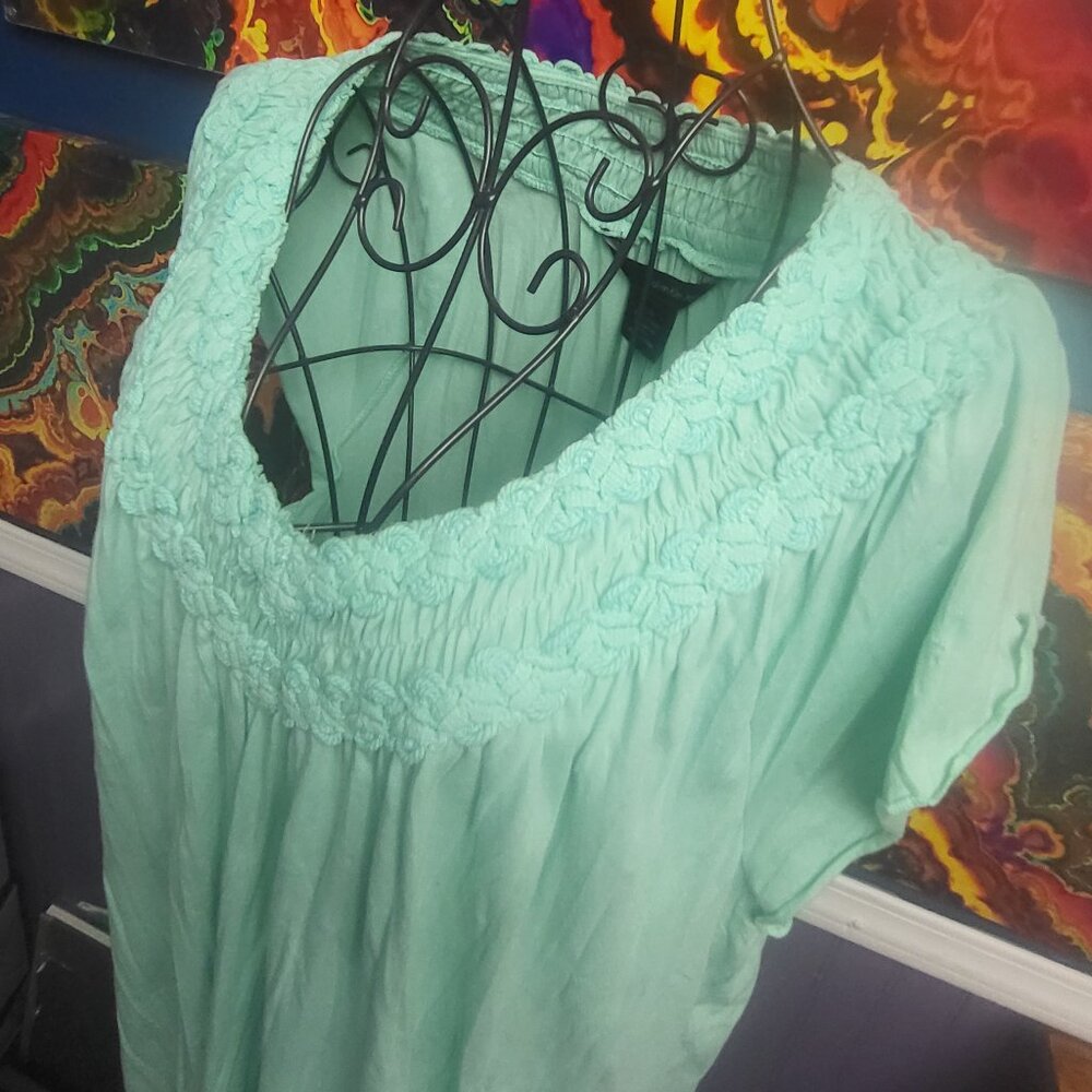 Calvin Klein ~ Sz L ~  V-Neck Shirt ~ NWT